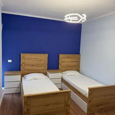 Apartament Gjuhadol Luna